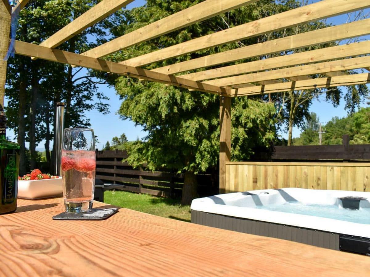 Rowanlea Lodge With Hot Tub Marykirk Ngoại thất bức ảnh